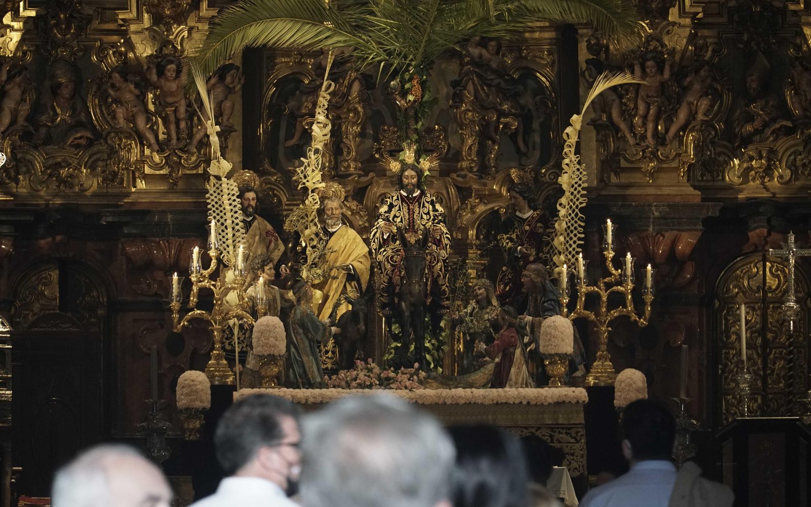 El misterio de la Borriquita en el altar mayor del Salvador.