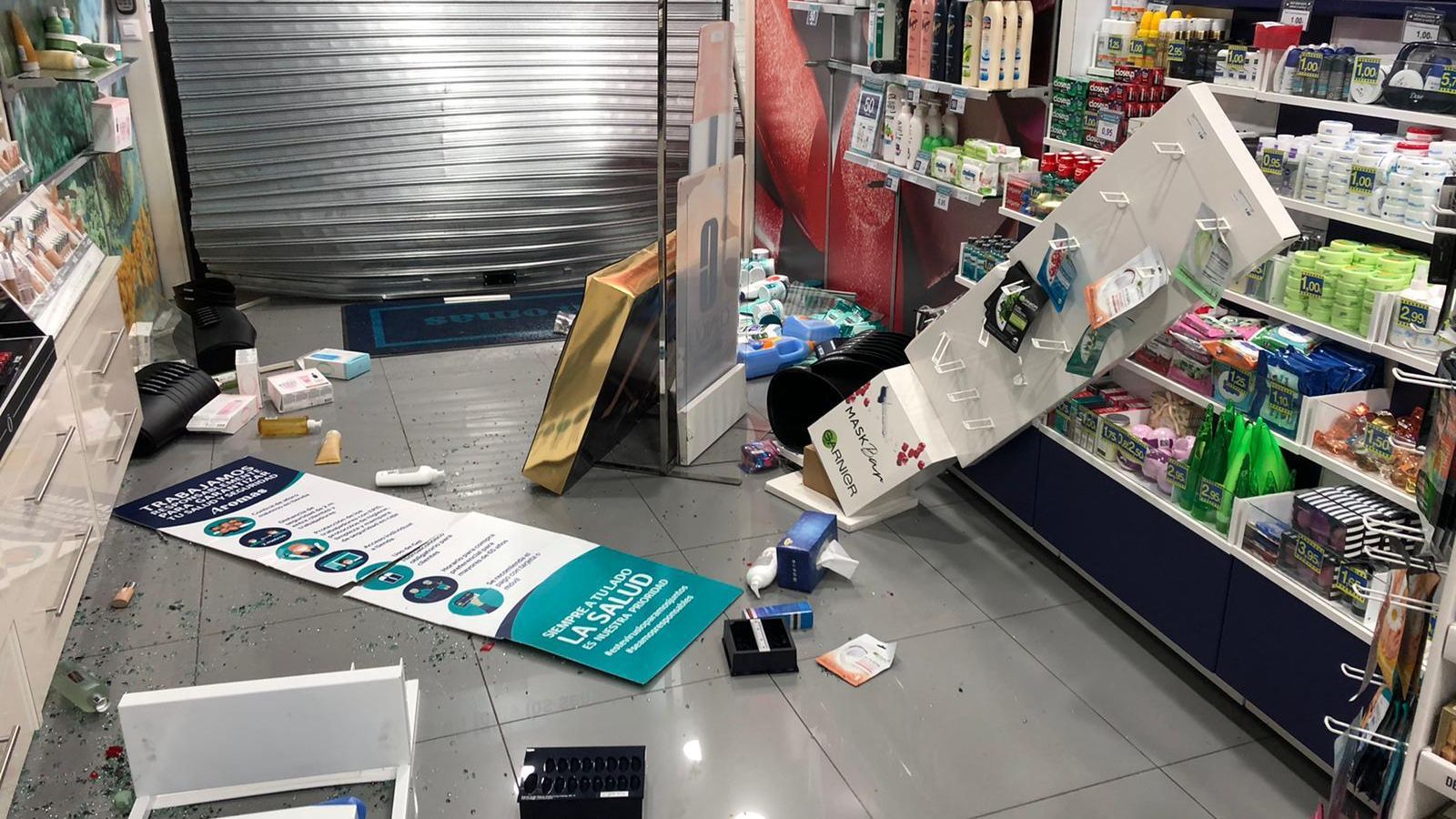 Así quedó el interior de la tienda tras el alunizaje.