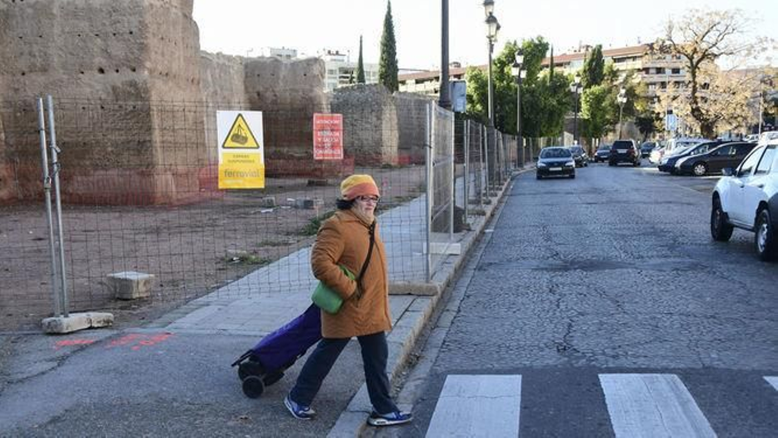 Parte de la Muralla, vallada para la construcción del carril bici.