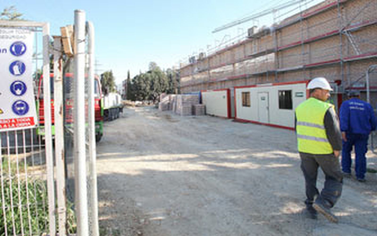 Rescatan a un obrero tras caer de un andamio en una obra