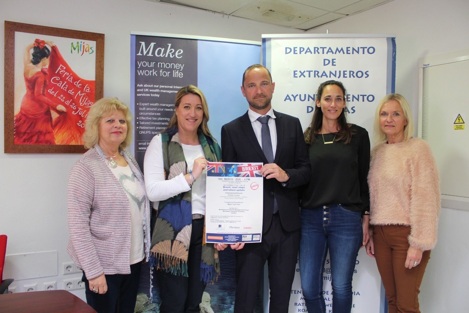 La edil de Extranjeros del Ayuntamiento de Mijas, Arancha López (2ª izq.).