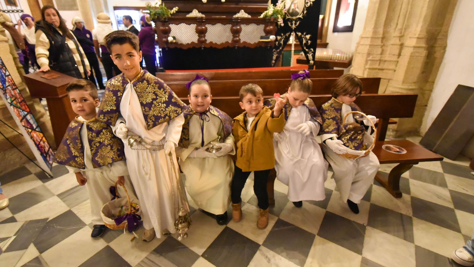 Fotos del Jueves Santo en Tarifa: Jesús Nazareno y María Santisima de la Paz