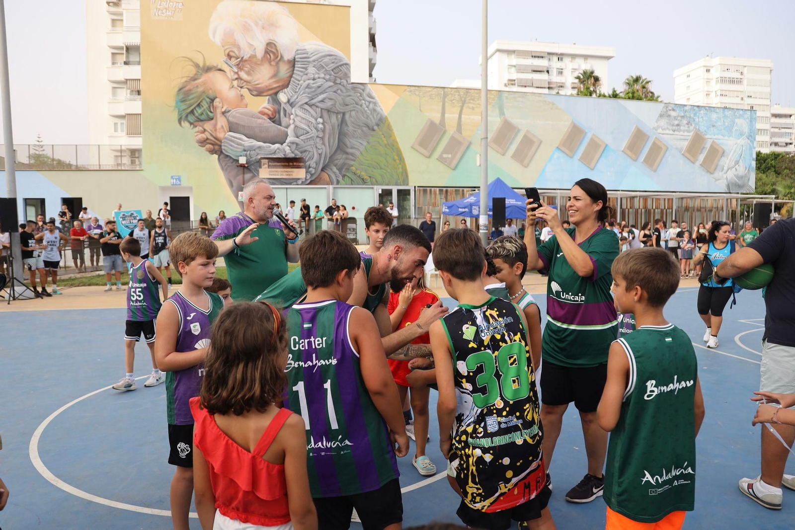 Las fotos de la espectacular presentación de Chris Duarte con el Unicaja en el Parque del Oeste