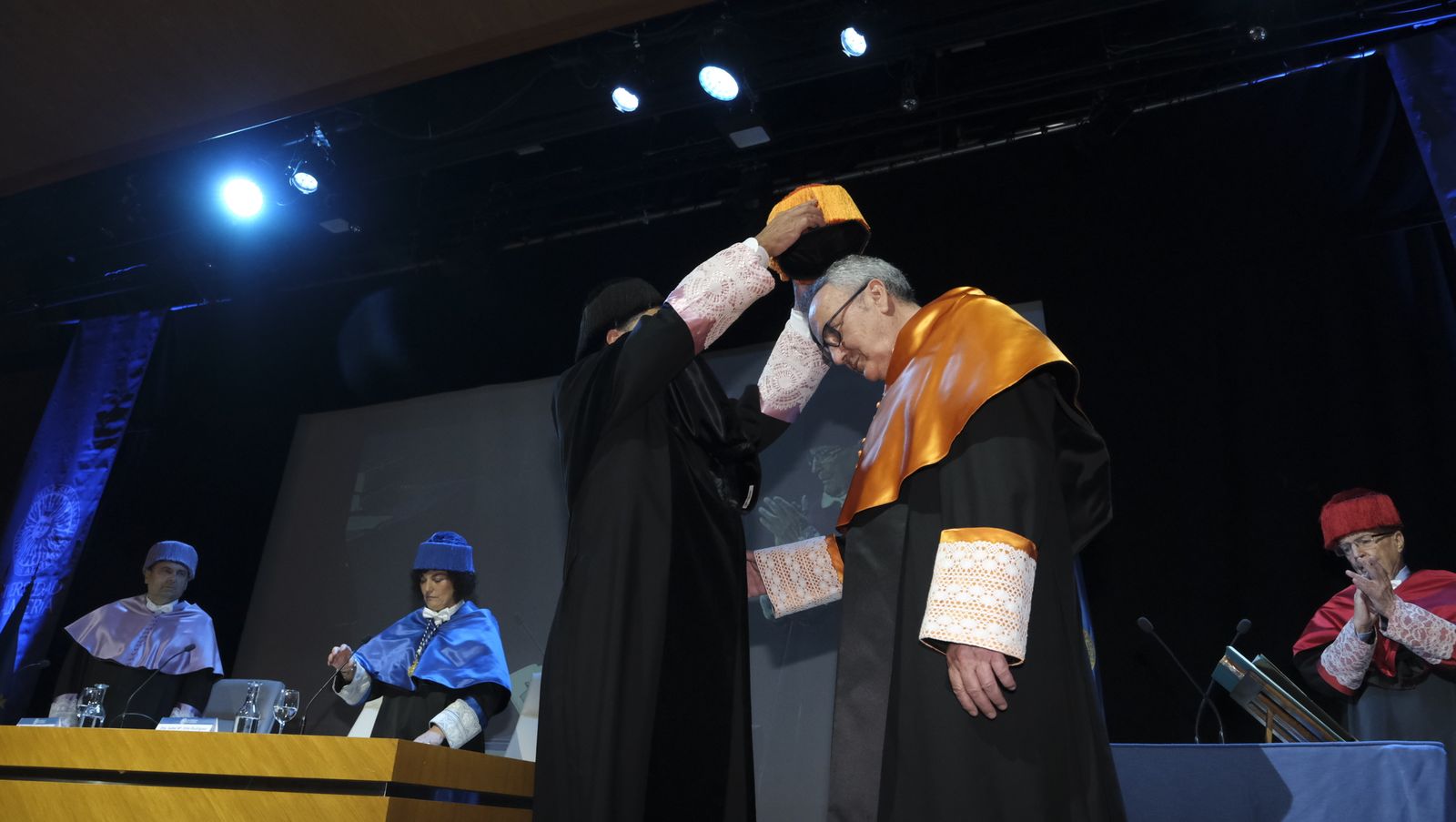Imágenes de la investidura como Doctor Honoris Causa de la UAL, de Paco Cosentino.
