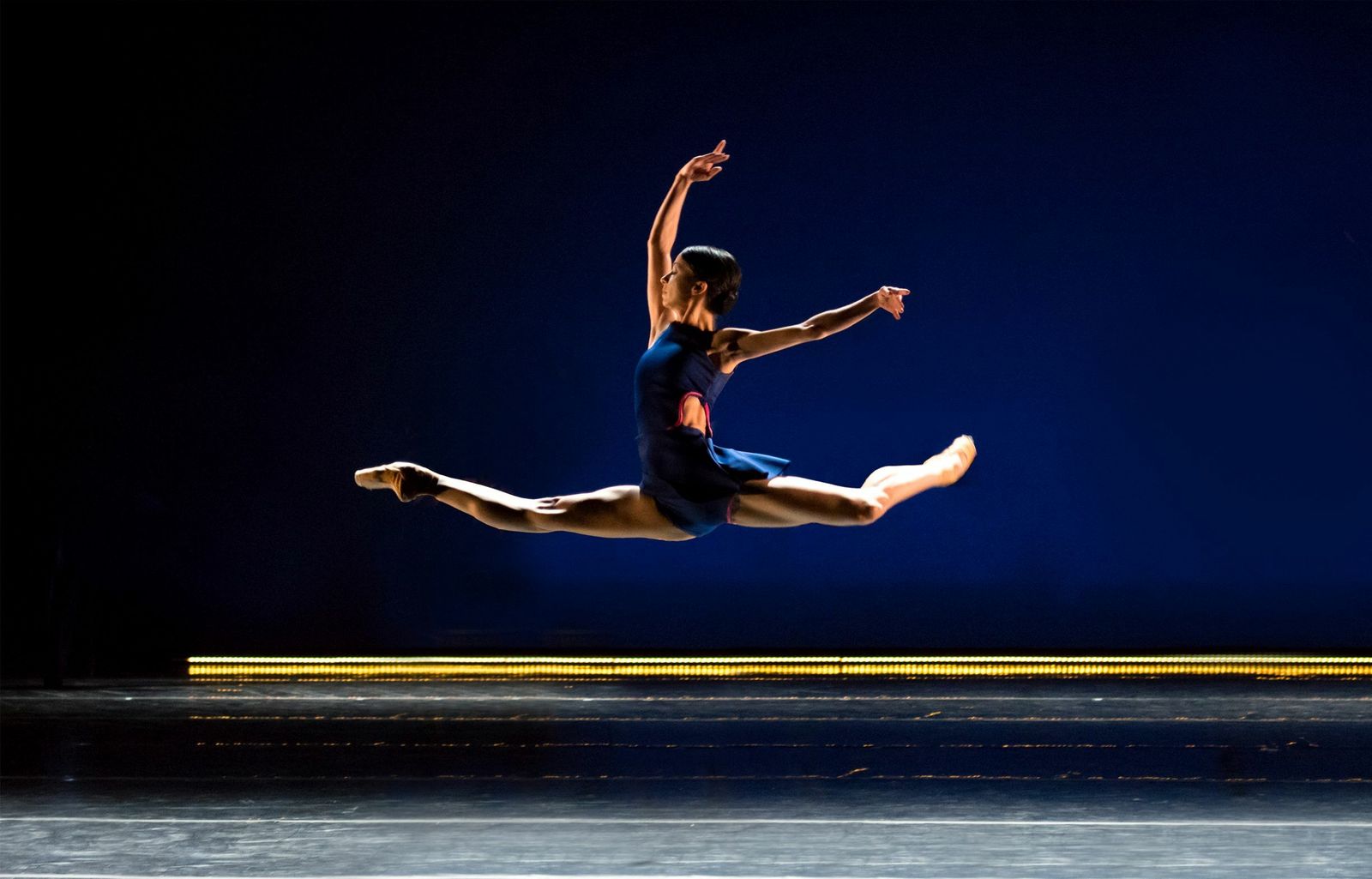 Una imagen de la coreografía 'Shibuya Blues' presentada anoche en el Maestranza.