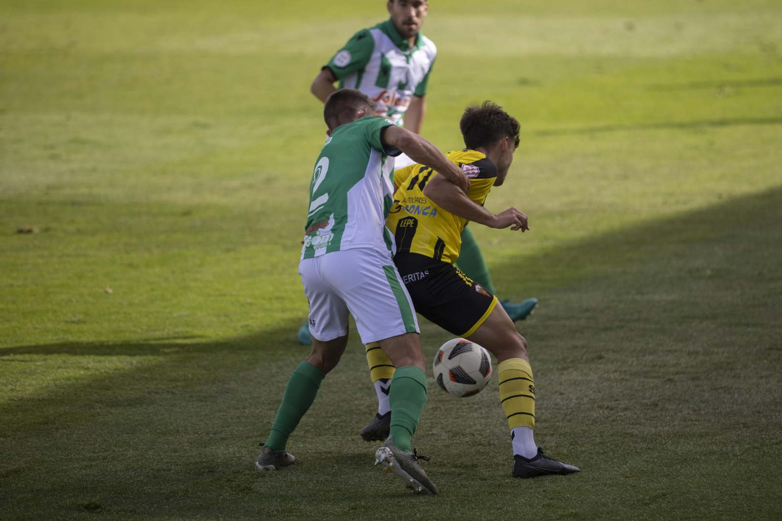 Imágenes del partido entre el San Roque de Lepe y el Atlético Sanluqueño