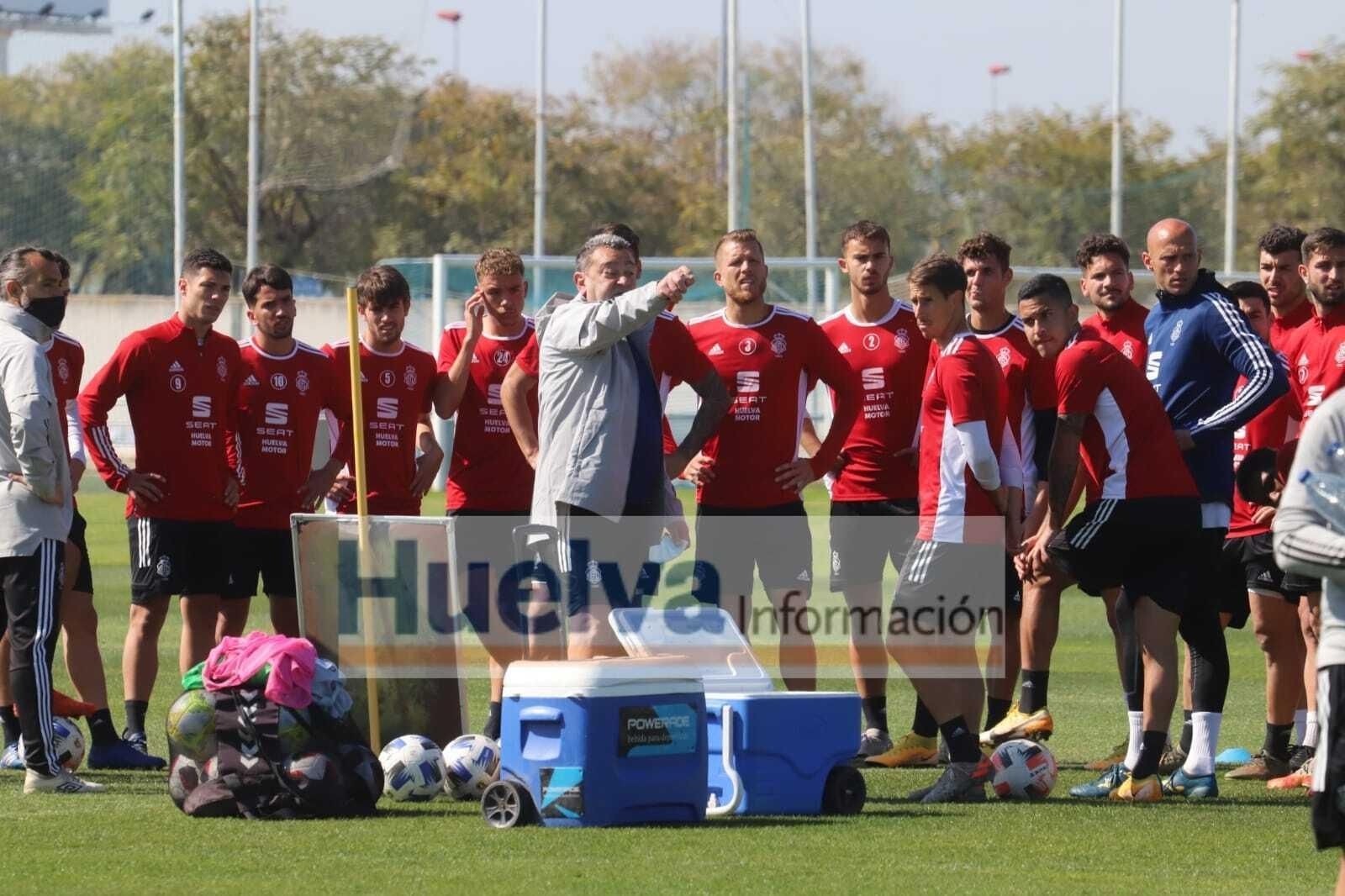 Primer entrenamiento de Carlos Pouso con el Recreativo de Huelva.