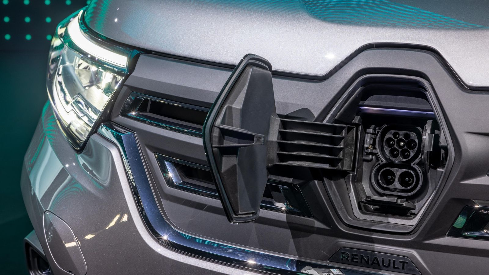 A través del conector CCS admite cargas con corriente continua de hasta 80 kW.