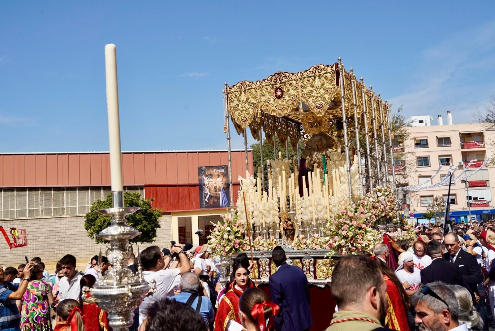 Imágenes de la salida de Nuestra Señora de los Dolores en la Magna Mariana de Huelva