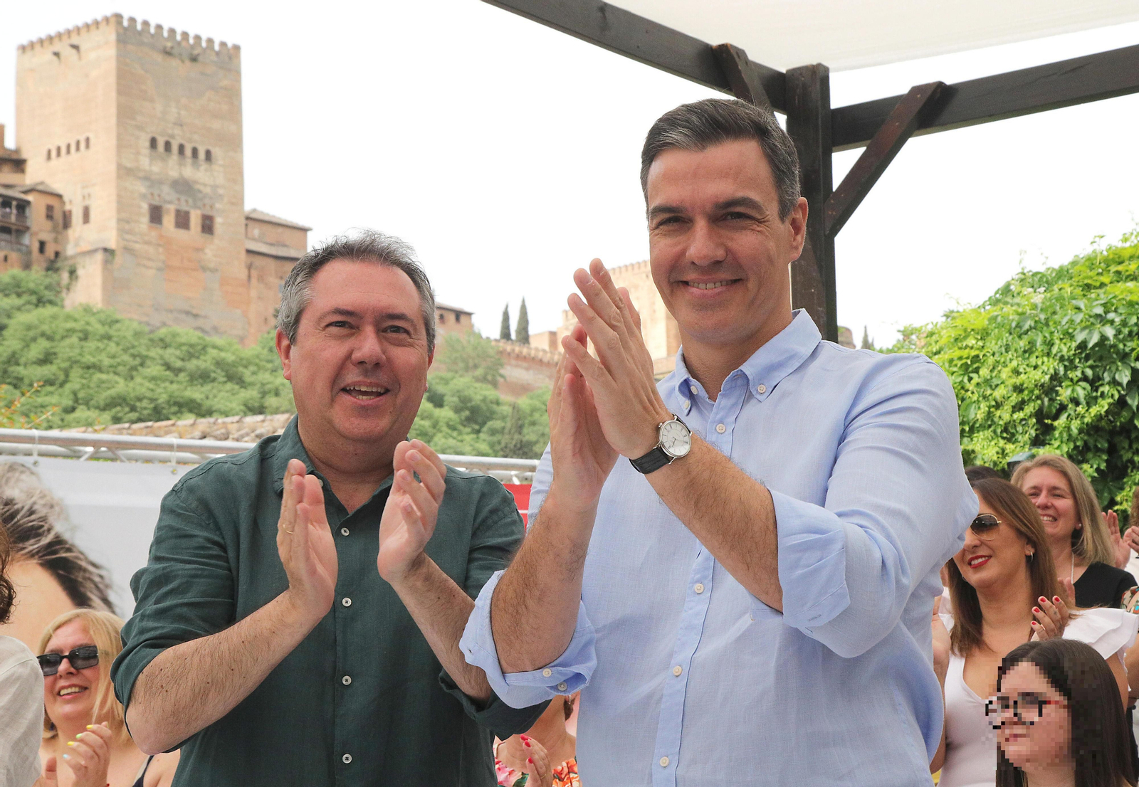 El presidente del Gobierno en funciones, pedro Sánchez, y el secretario del PSOE-A, Juan Espadas, en un acto en Granada