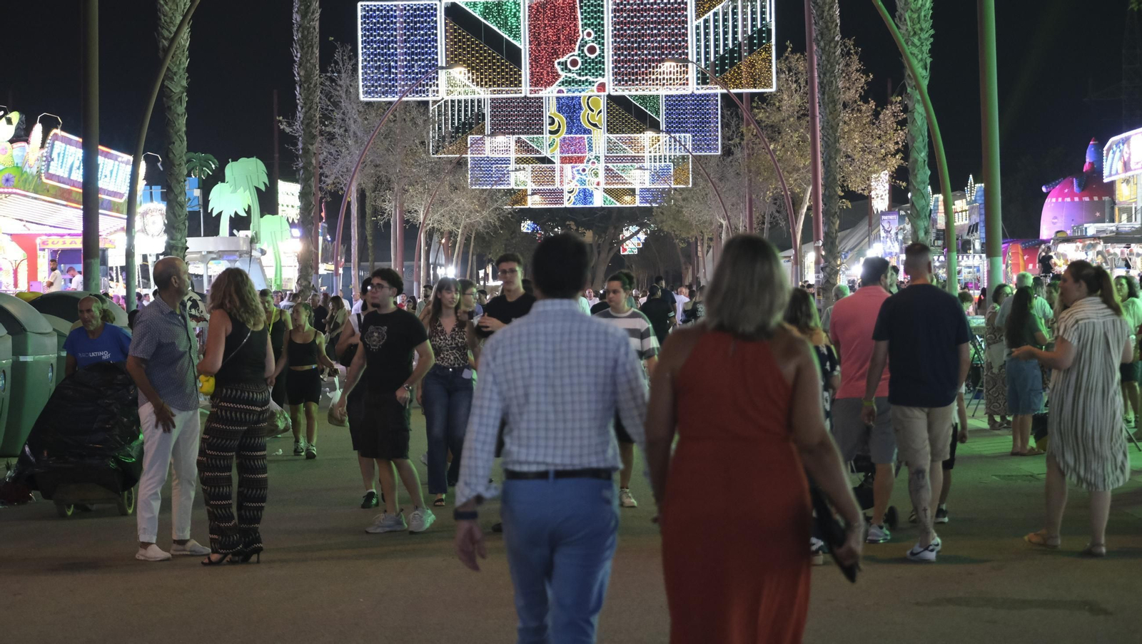 El pregón de la Feria de Almería 2025 y el encendido de la portada, en imágenes