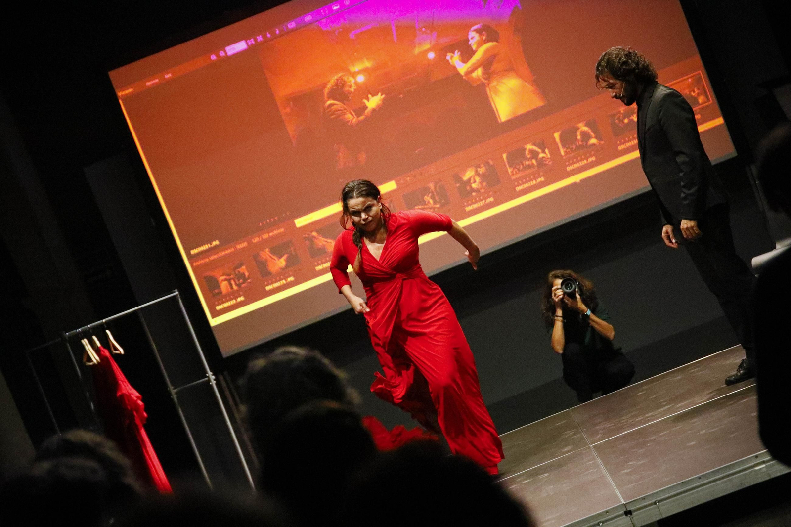 El Centro Andaluz de la Fotografía de Almería presenta el calendario 2025 con la actuación de la bailaora María Moreno, en imágenes