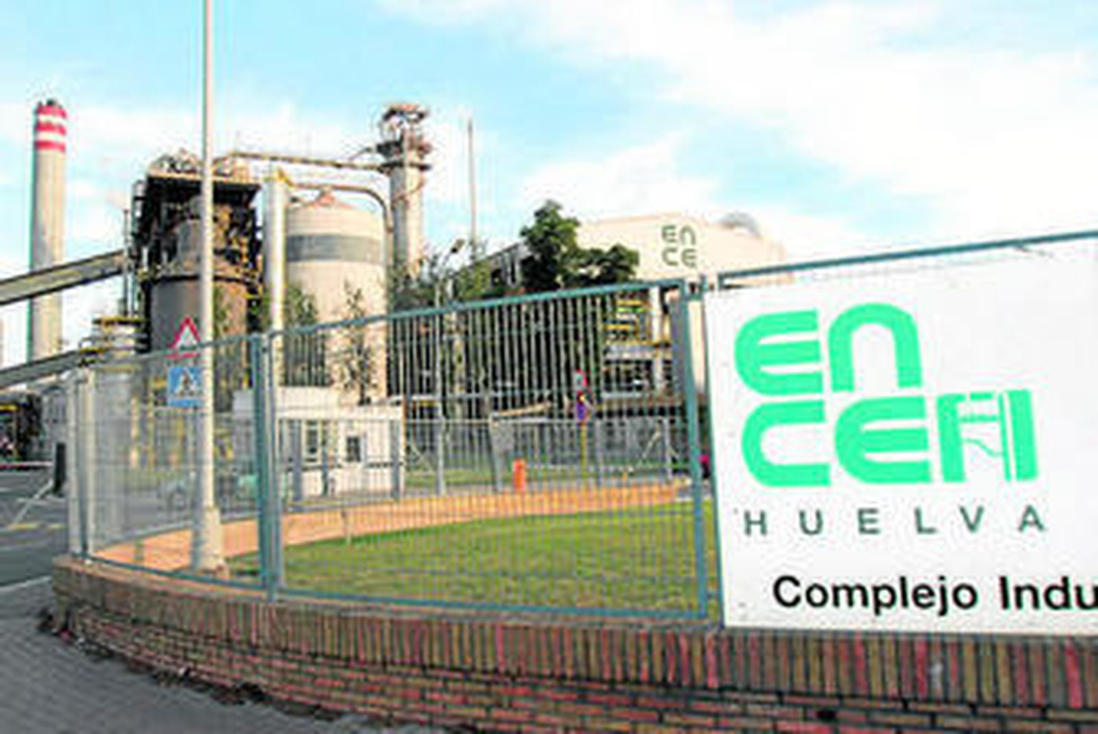 Factoria de Ence vista desde el exterior.