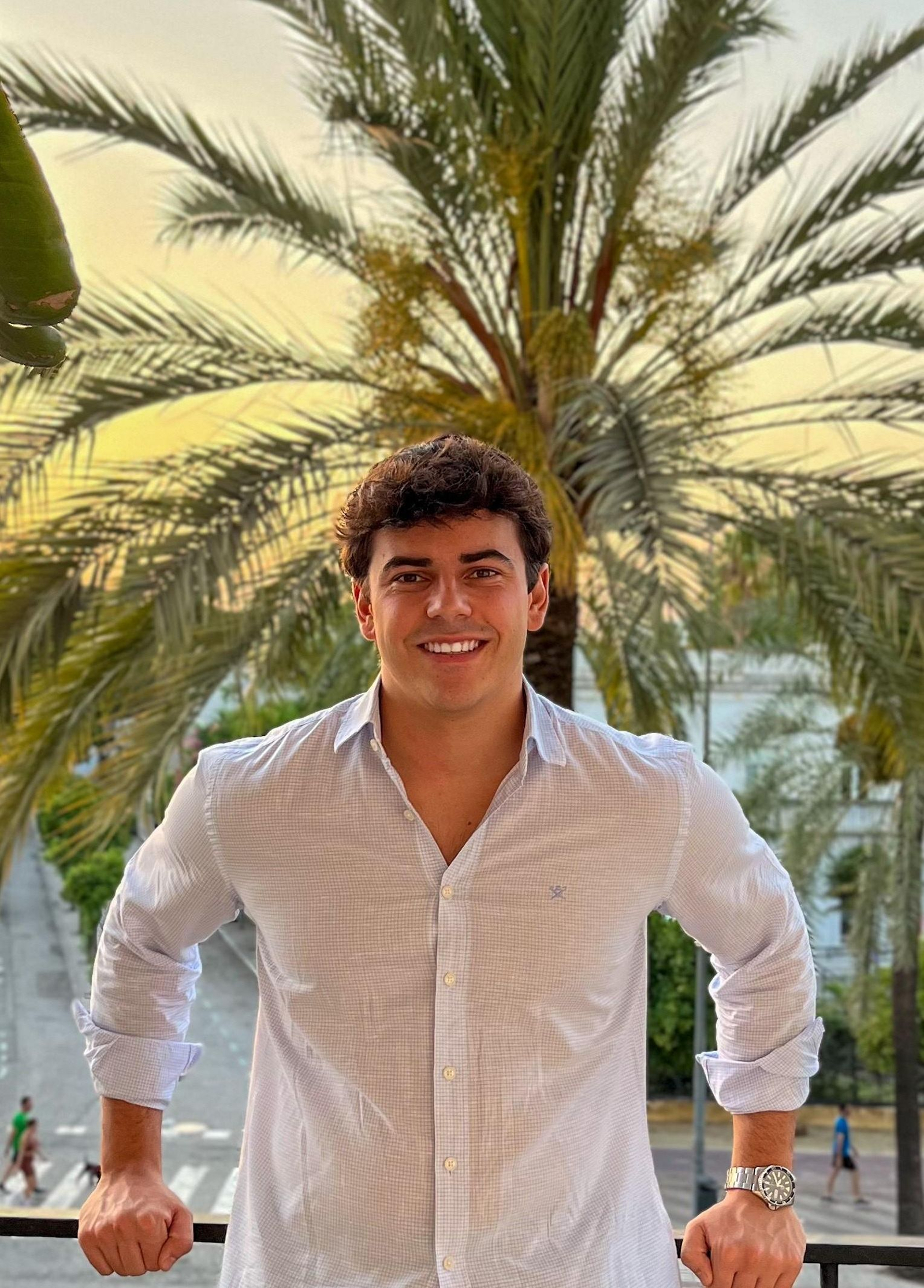 Samuel López de los Reyes, estudiante del doble grado de Física y Matemáticas. Samuel López de los Reyes, estudiante del doble grado de Física y Matemáticas.