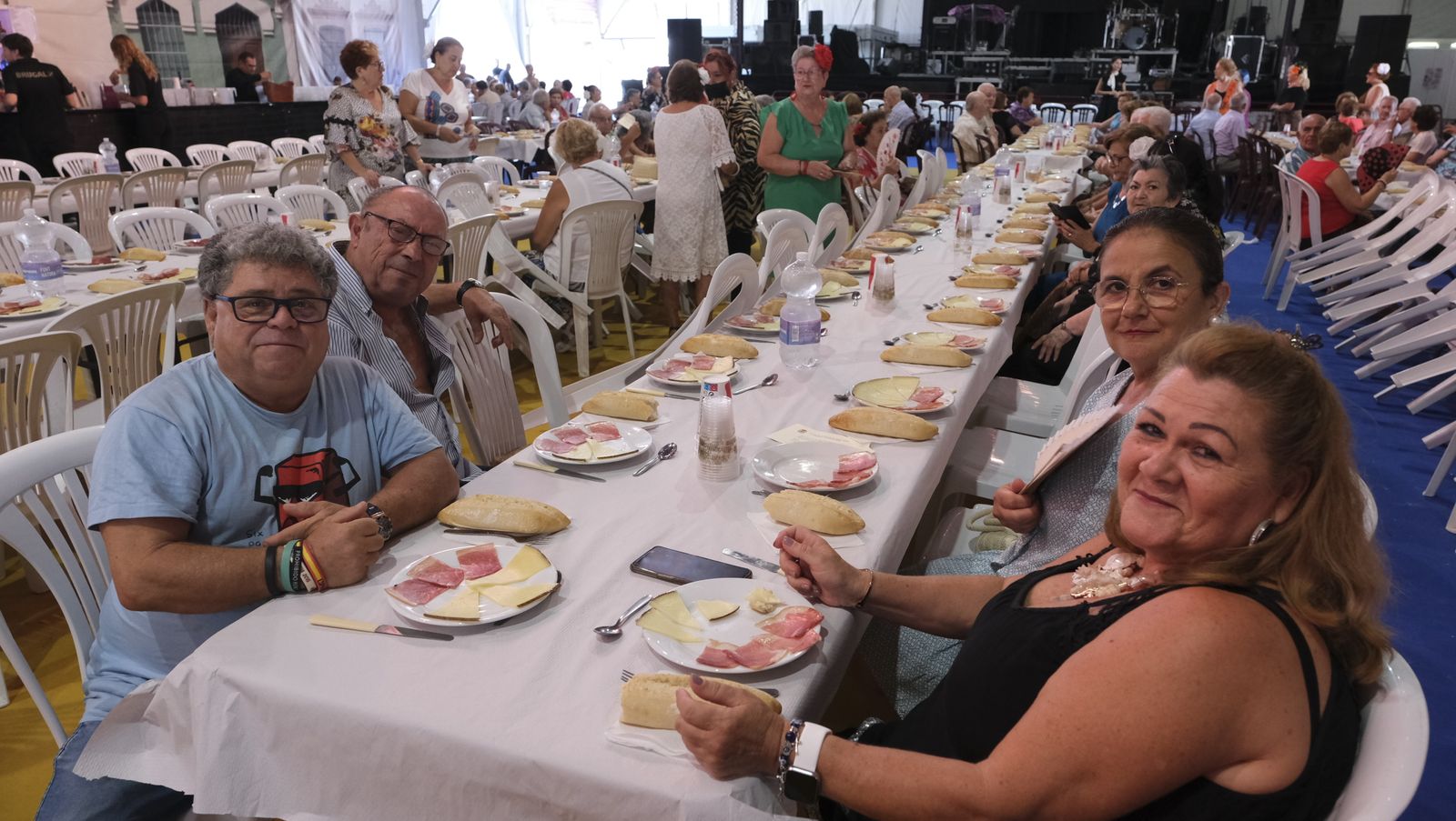 Imágenes de la comida homenaje a los mayores en la Caseta Municipal de la Feria de Almería 2022