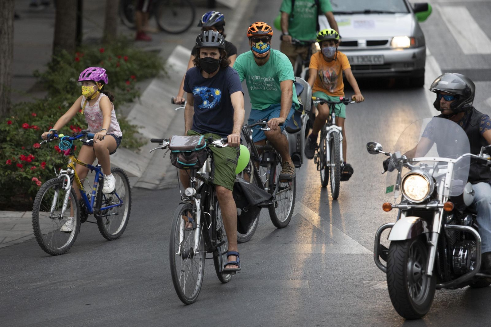 Fotos de la gran caravana en Granada por una vuelta segura al colegio