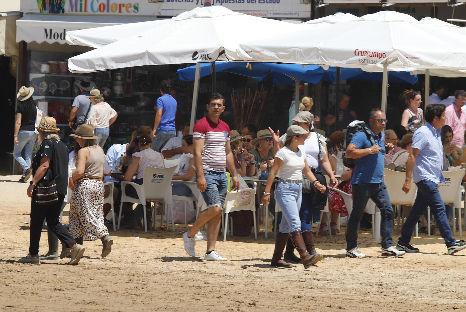 Ambiente en la aldea del Rocío en la jornada del sábado