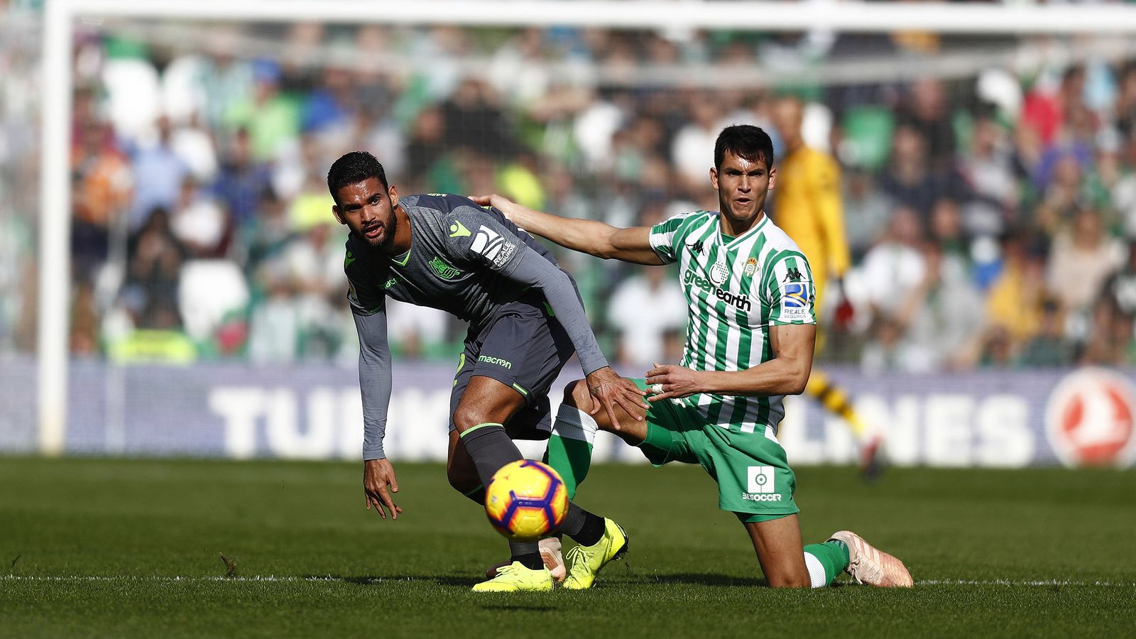 Mandi pugna con Willian José.