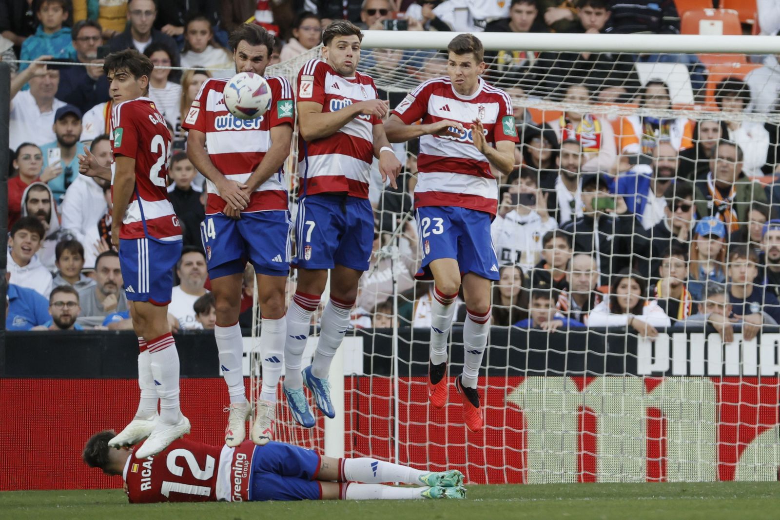 Barrera del Granada en el partido de Mestalla