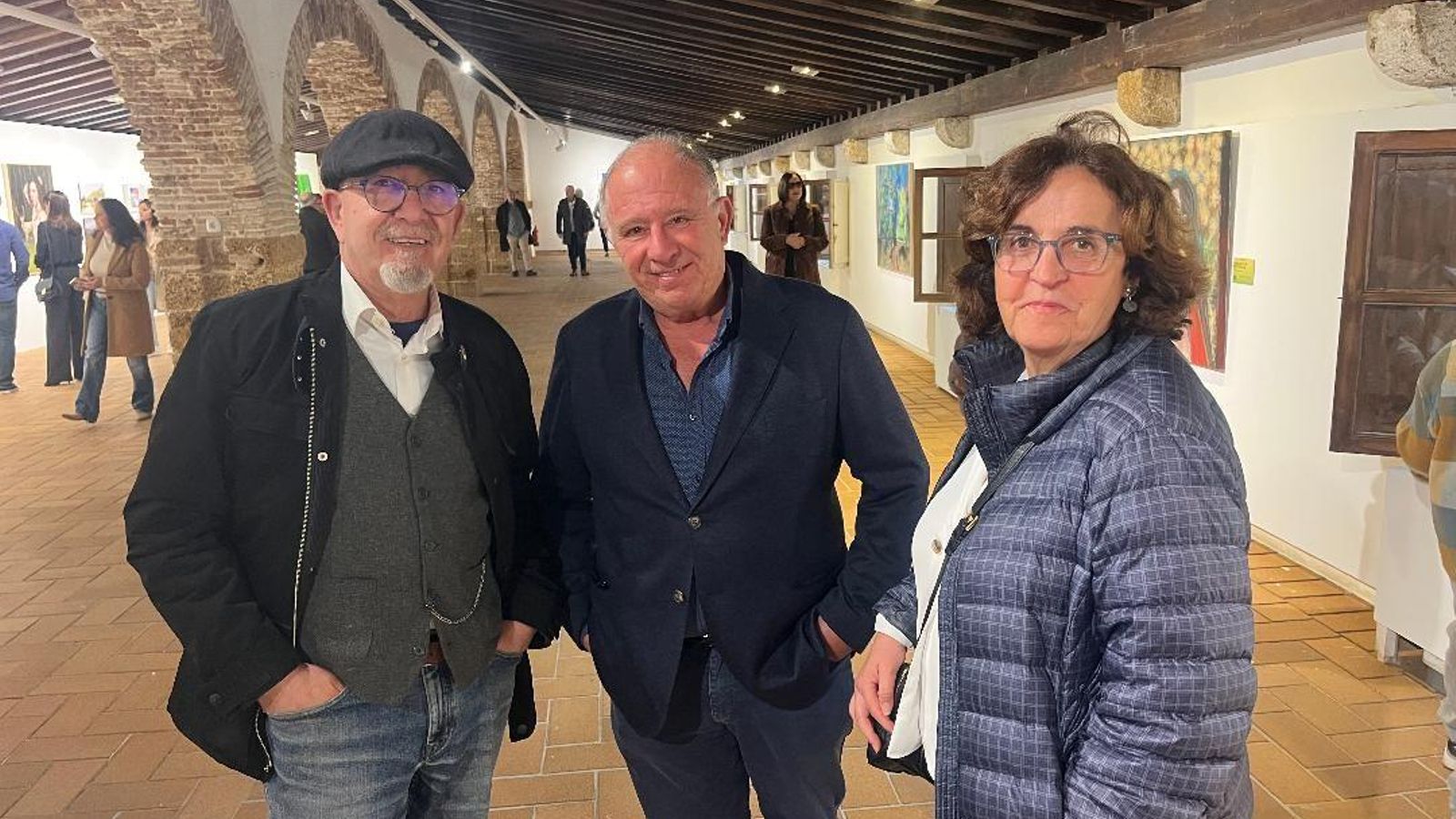 El pintor Pepe Palacios, el escritor Óscar Lobato y Maribel Heredia.