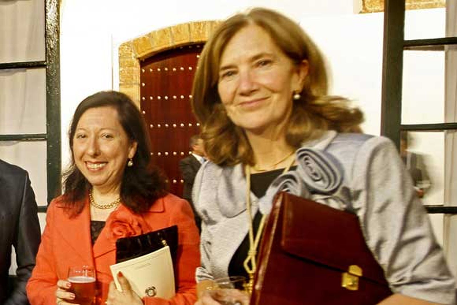 Inmaculada de Retegui, viuda de Manuel de la Hera, y Carmen Cózar, directora de la academia

Foto: Joaquin Pino