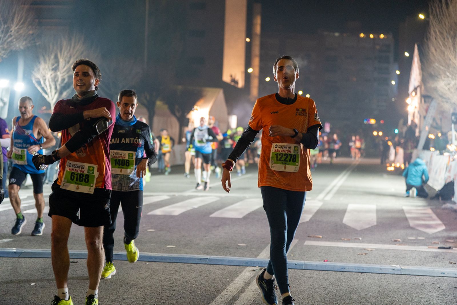 En imágenes: búscate en tu llegada a meta de la Carrera de San Antón 2026 (7)