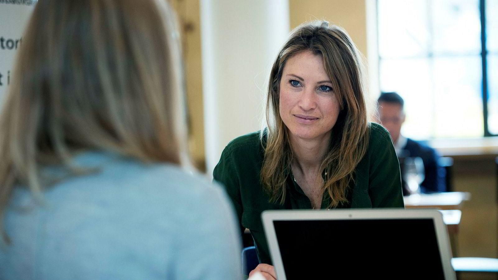 La ex de Felipe VI, en su trabajo.