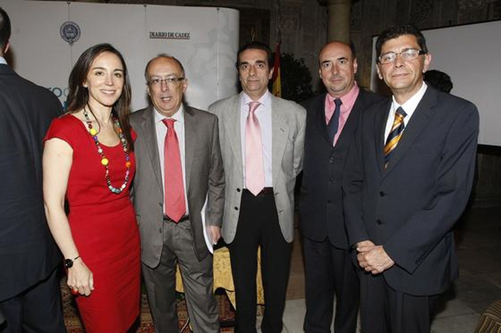 Rosa Santos, subdirectora general institucional de Cajasol,  junto a otros directivos como Francisco Fernández, Ángel Monje y José María Jiménez.

Foto: Jose Braza