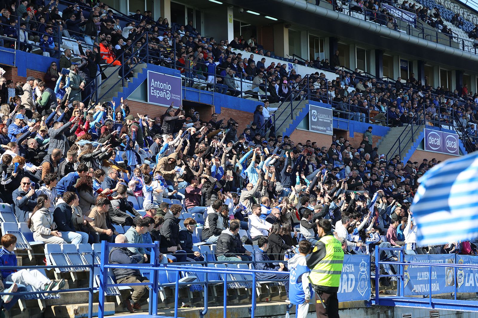 Búscate en las gradas del Nuevo Colombino en el Recre-Yeclano