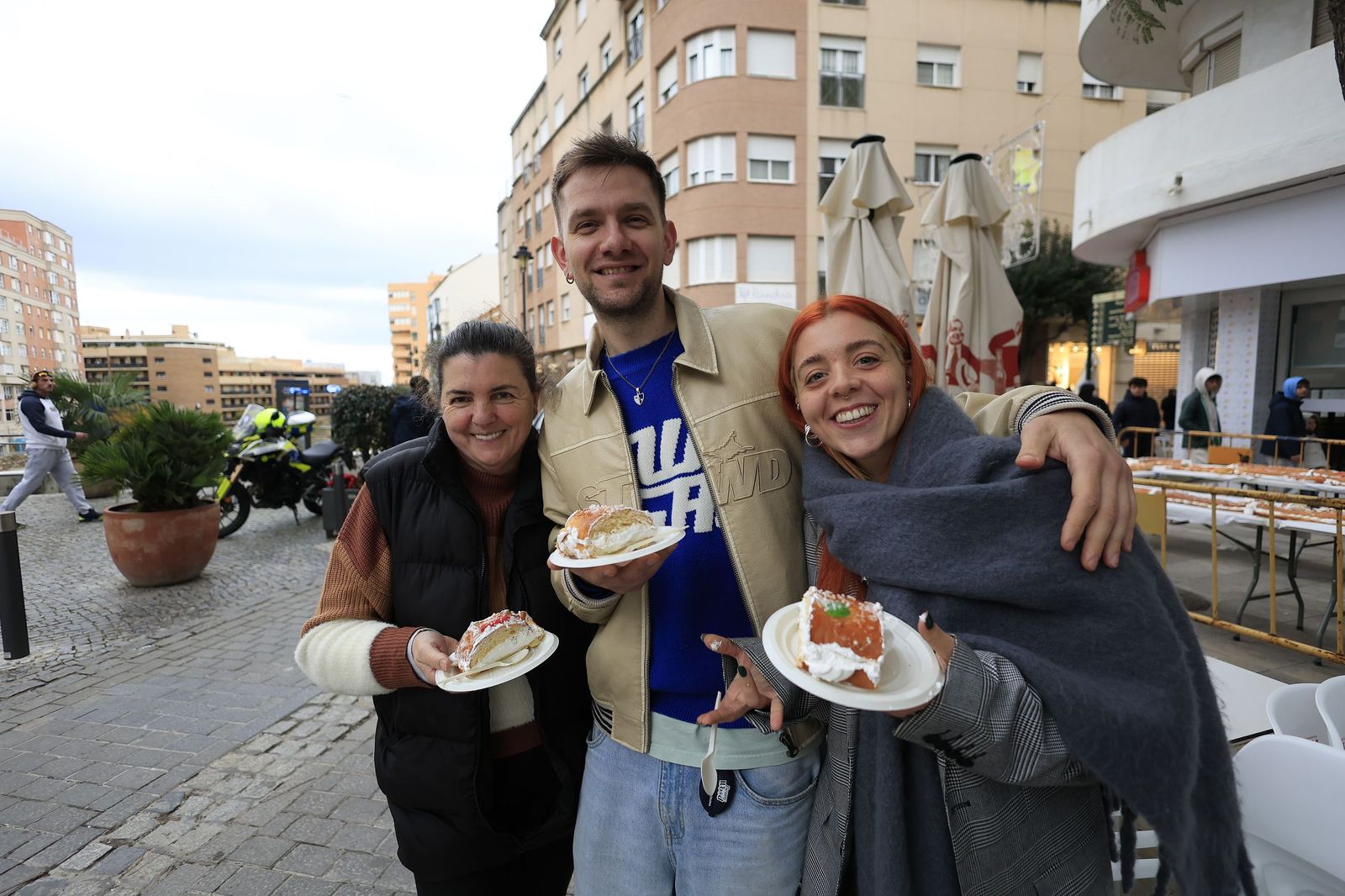 Las fotos del roscón de Reyes solidario en Algeciras