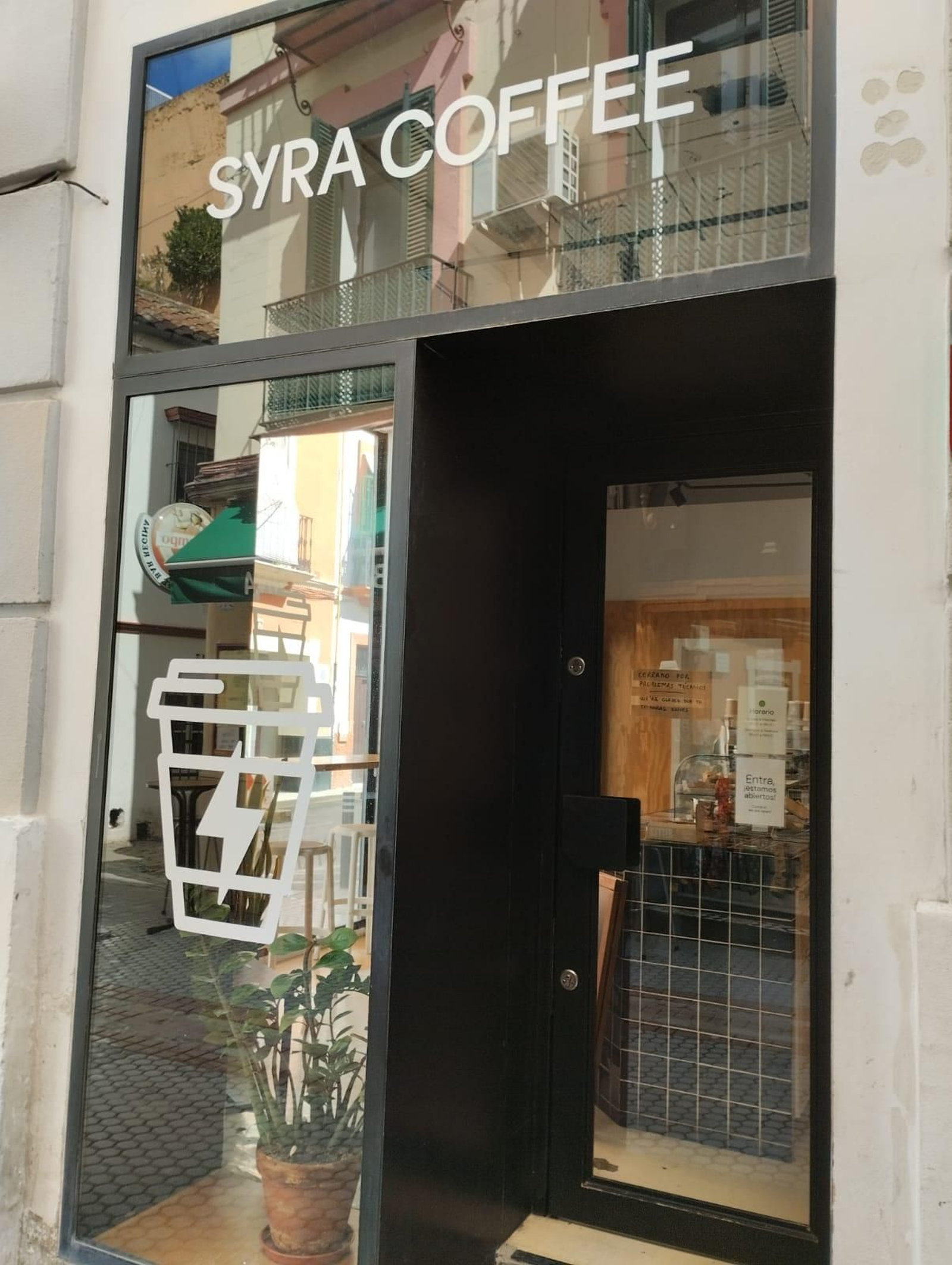 Fotogalería de los comercios afectados desde este lunes por el corte de luz en Regina y Jerónimo Hernández