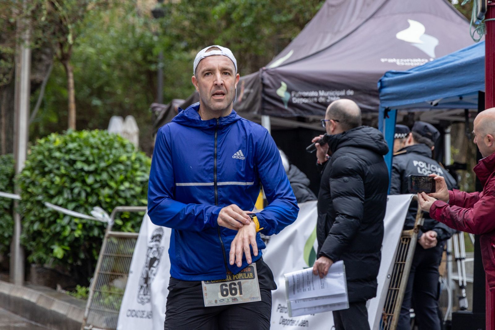 En imágenes: la lluvia no frena a más de un millar de corredores en la V Carrera Popular del IES San Juan Bosco (1)