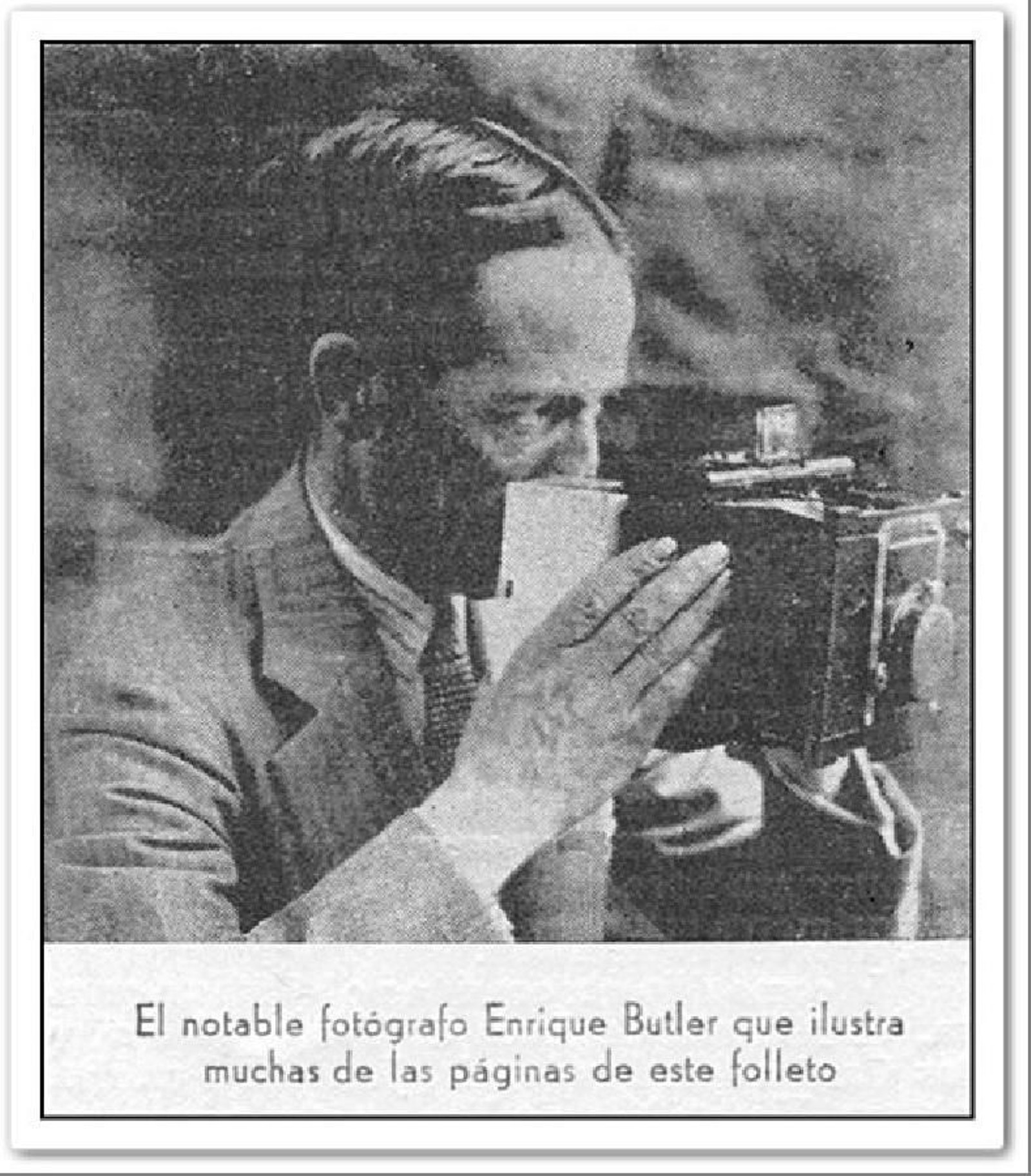 Enrique Butler Ortiz cámara en mano. Enrique Butler Ortiz cámara en mano.