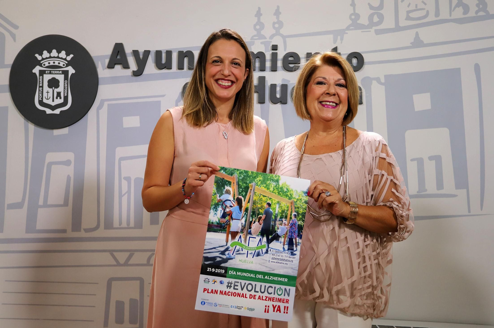 María José Pulido –izquierda– y Rocío Muñoz, en la presentación de los actos. María José Pulido –izquierda– y Rocío Muñoz, en la presentación de los actos.