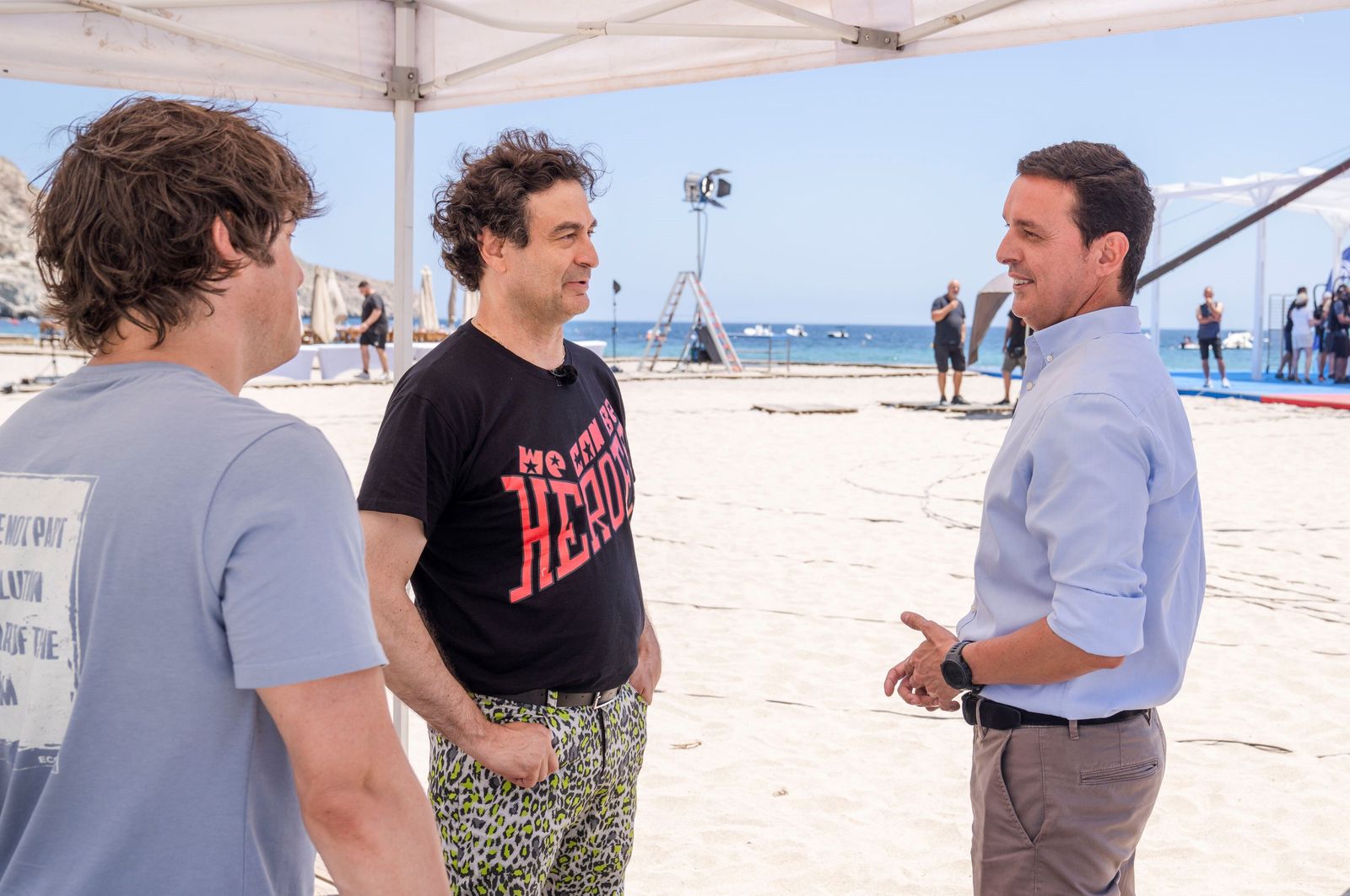 Los cocineros Jordi Cruz y Pepe Rodríguez con el presidente de Diputación, Javier Aureliano García