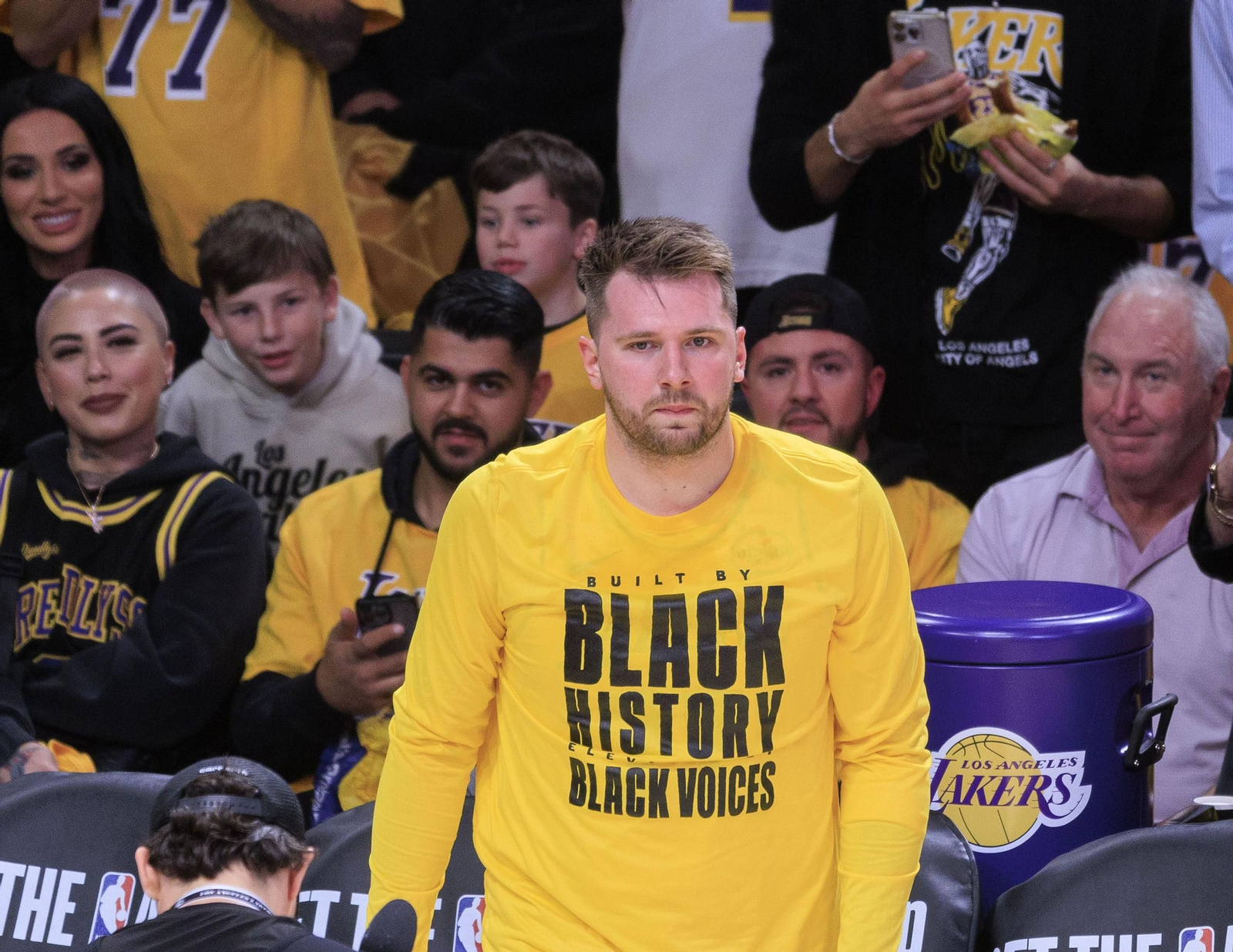 Las fotos del debut de Doncic con los Lakers