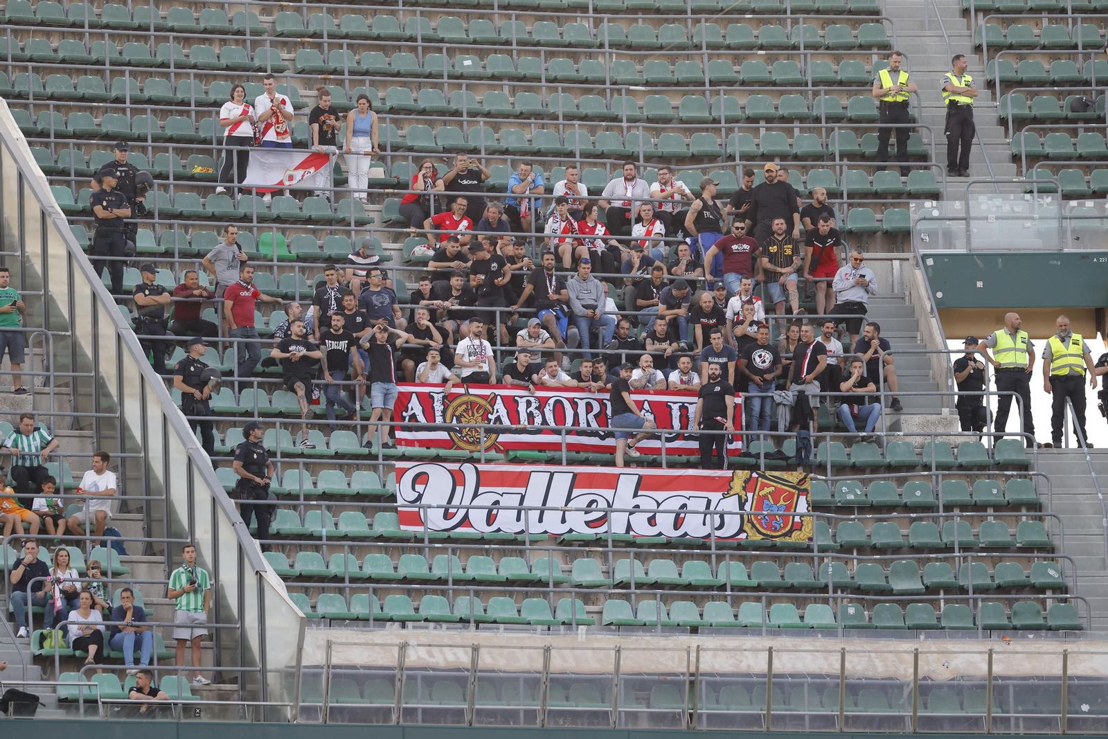 Búscate en las fotos del Betis-Rayo