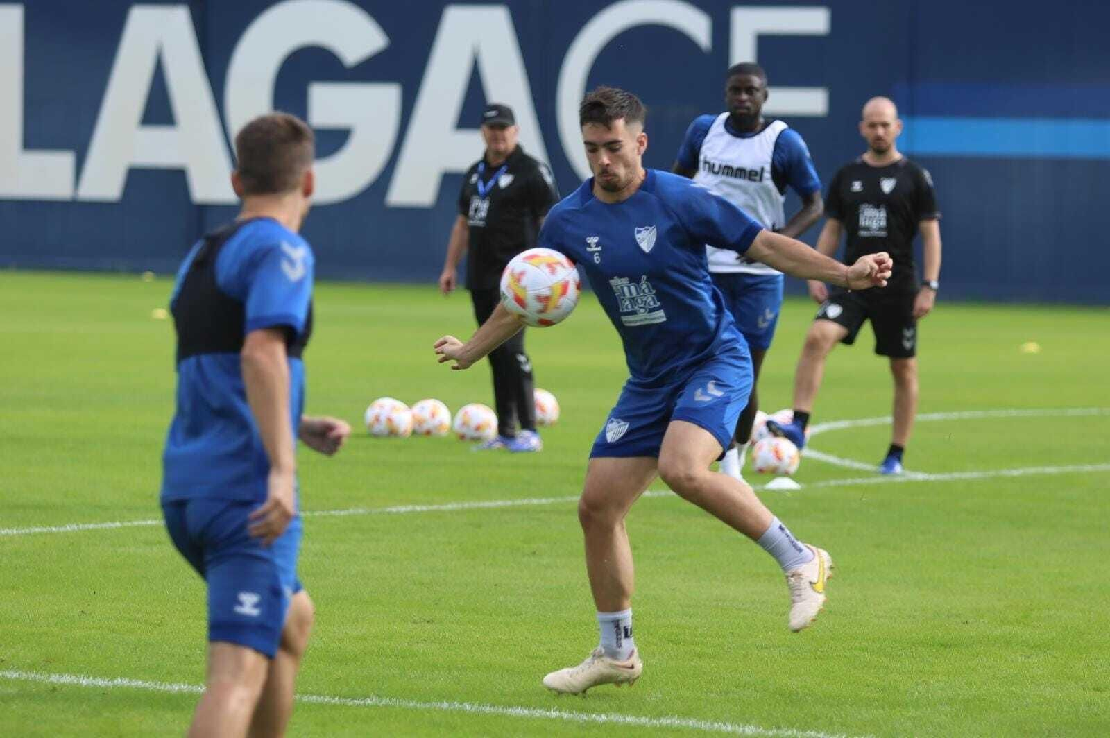 Galería: El Málaga CF ya apunta al Peña Deportiva