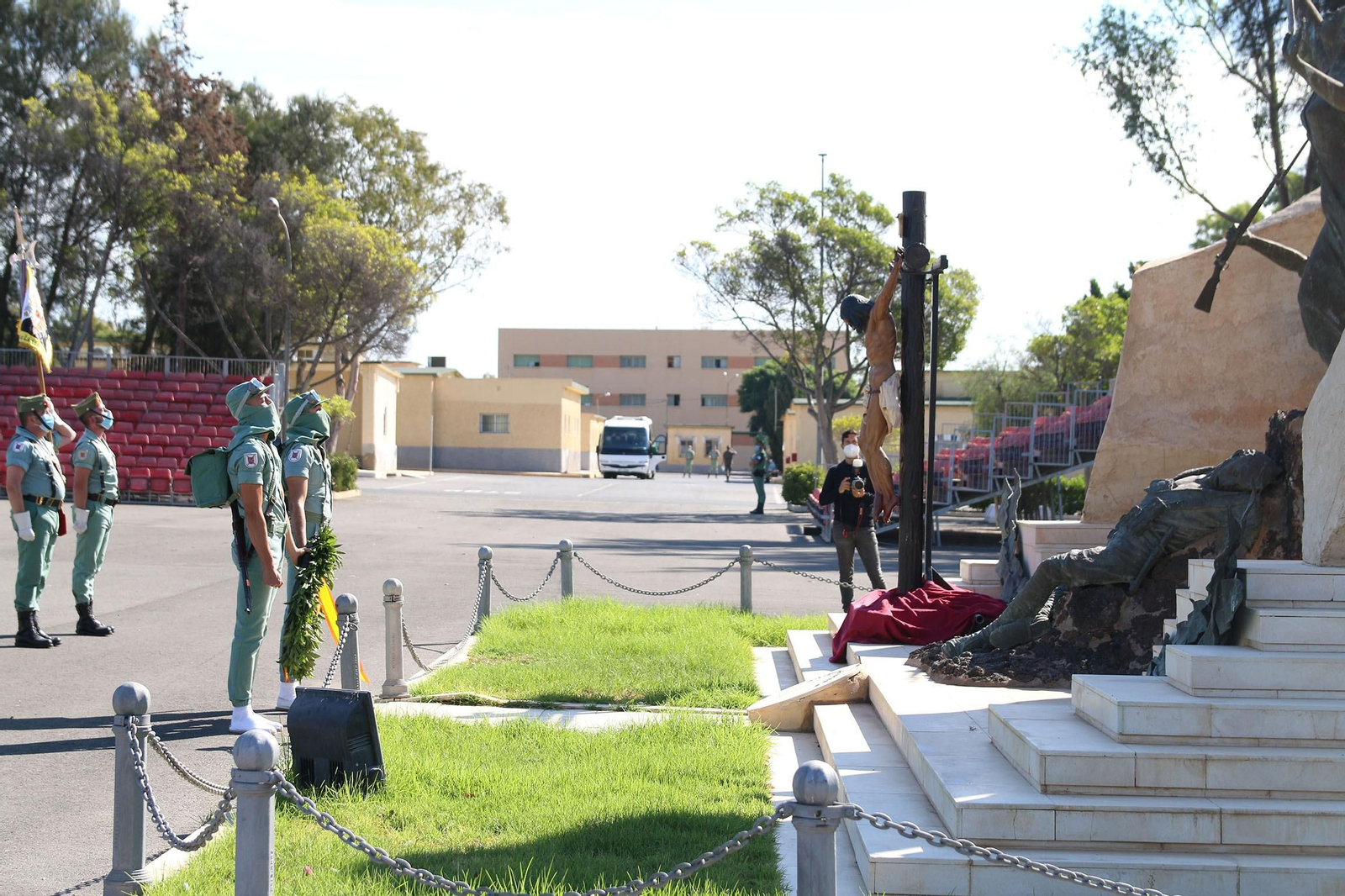 Fotogalería de la ministra de Defensa, Margarita Robles, a La Legión