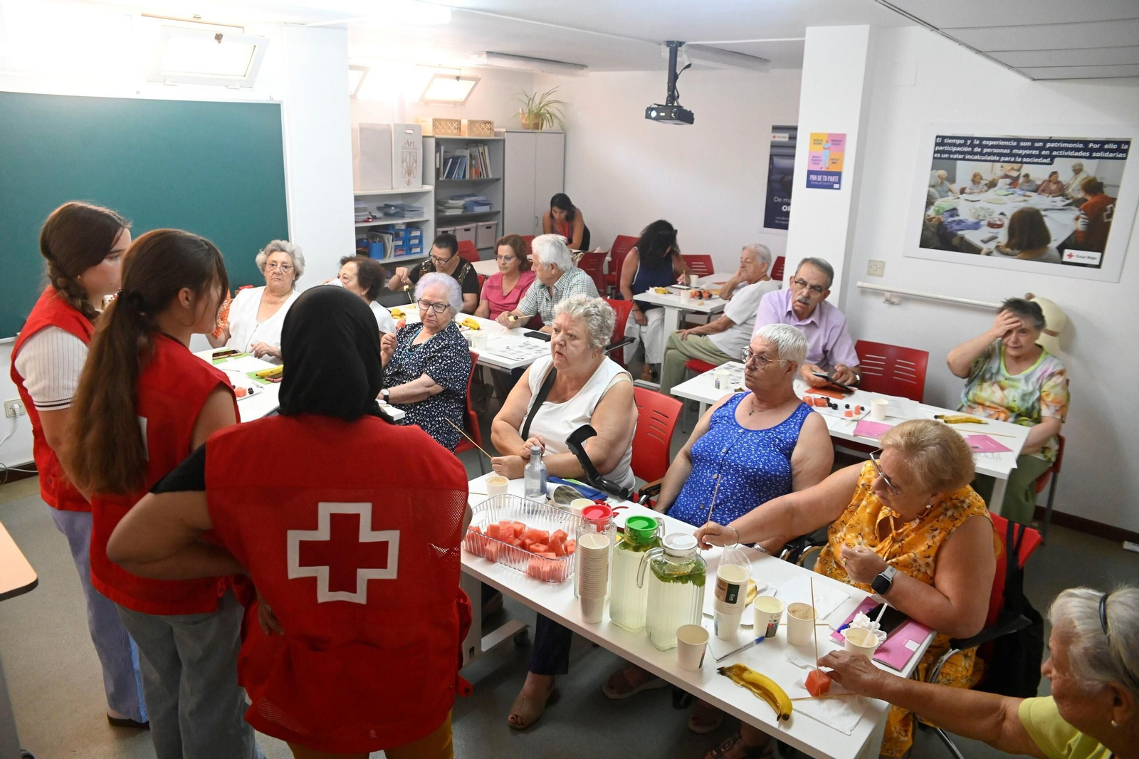 Taller de Cruz Roja sobre ahorro energético y alimentación saludable para mayores