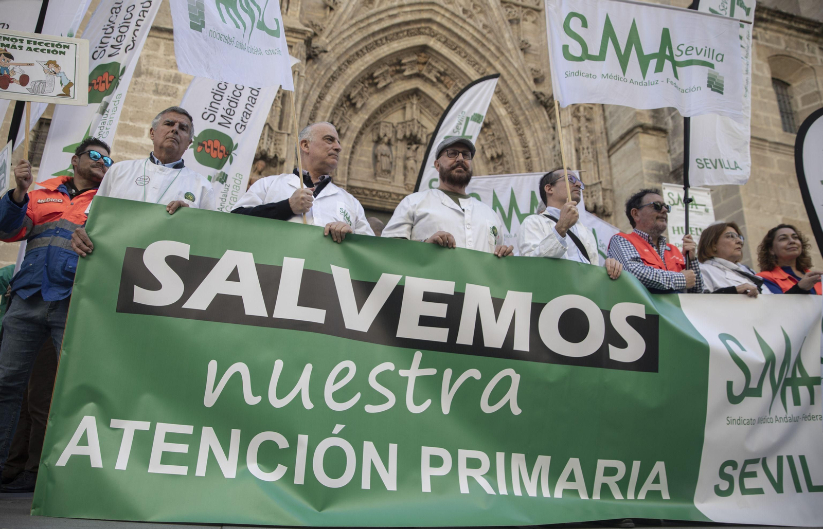 Concentración del Sindicato Médico frente a la Consejería de Salud la pasada semana.
