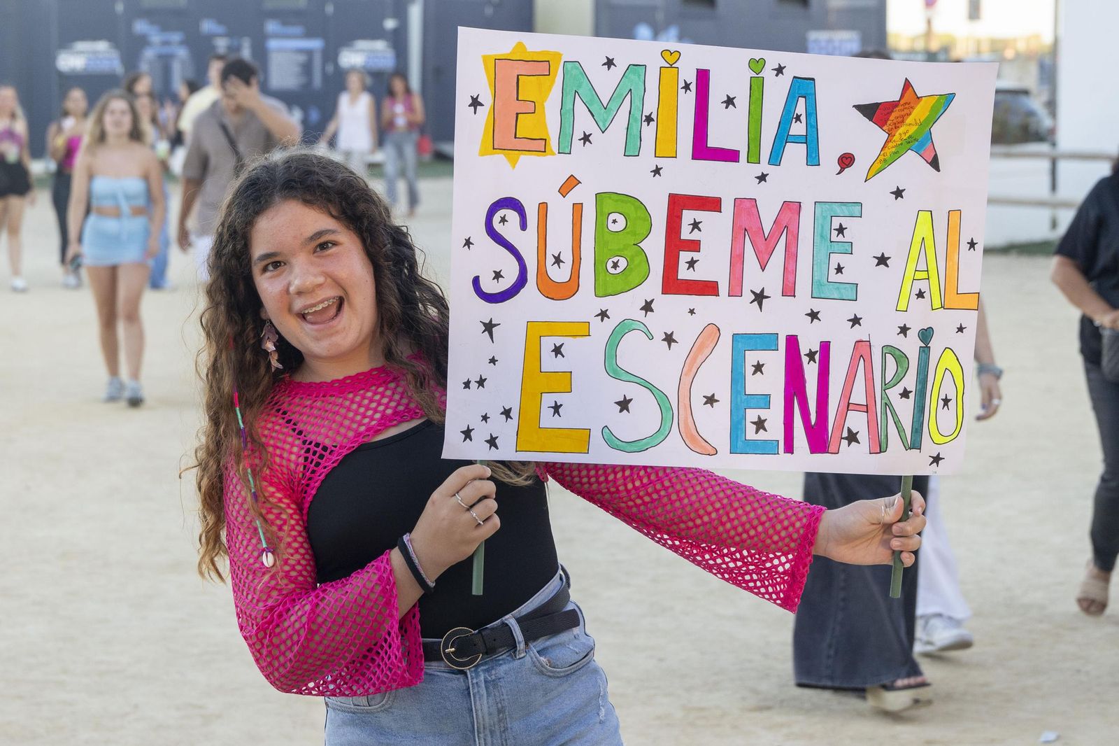 Búscate en las imágenes del concierto de Emilia en Concert Music Festival