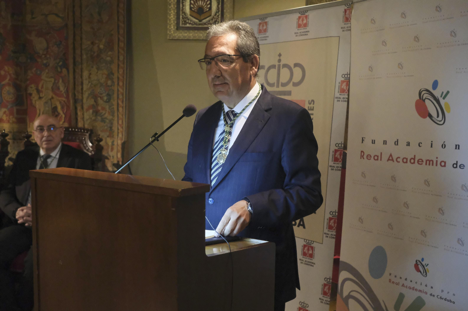 El ingreso del presidente de la Fundación Cajasol, Antonio Pulido, en la Real Academia de Córdoba, en imágenes