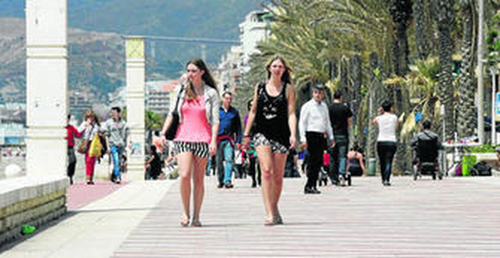 El Paseo Marítimo vuelve a tener vida en estos días, después de varias semanas de adversa meteorología.