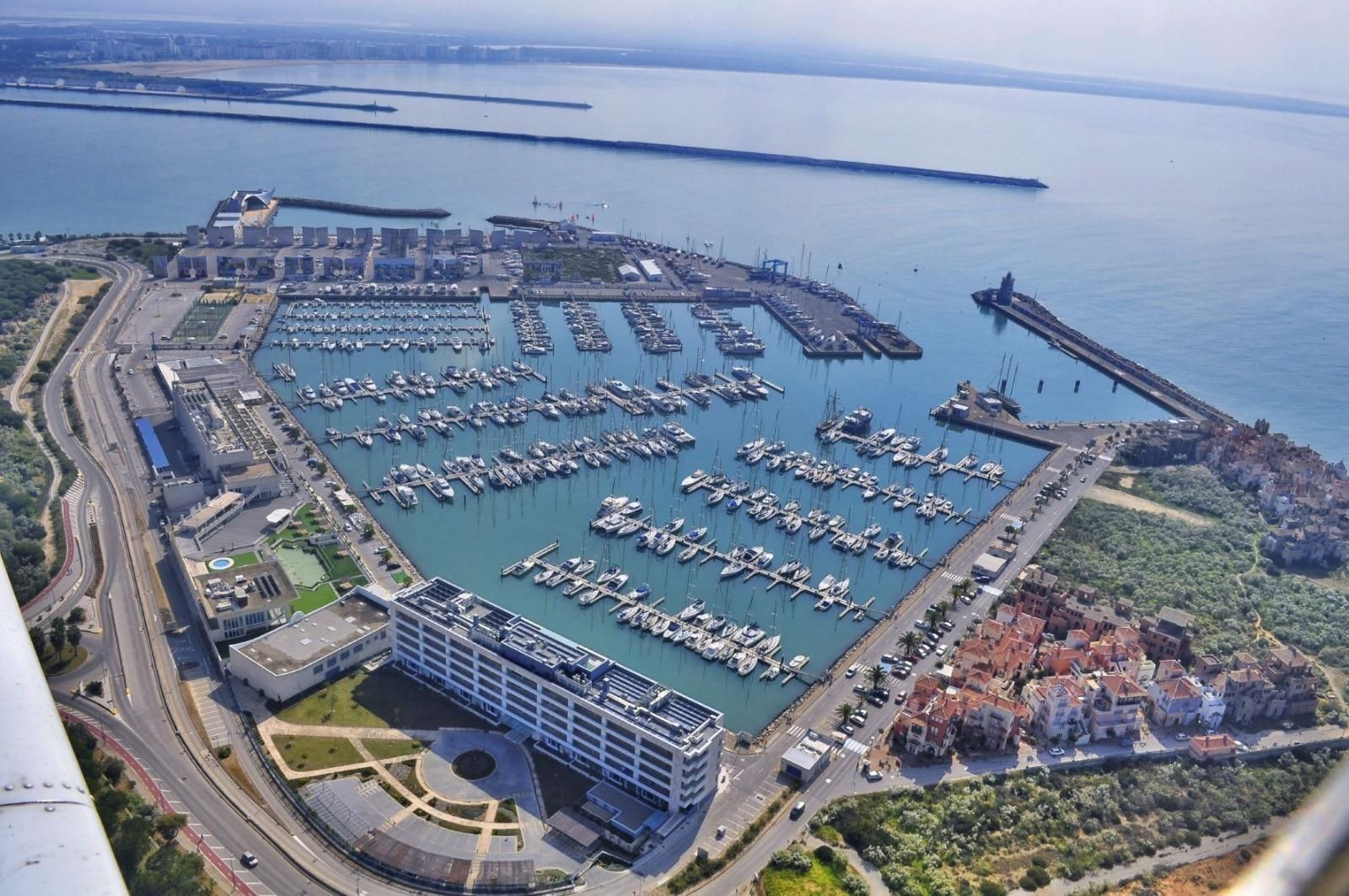 Una imagen del puerto deportivo Puerto Sherry. Una imagen del puerto deportivo Puerto Sherry.