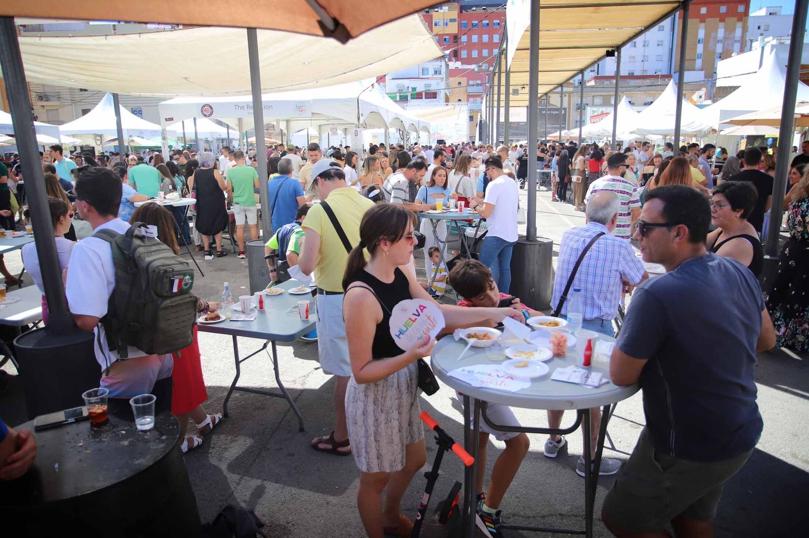Imágenes del ambiente en la Feria de la Tapa de Huelva