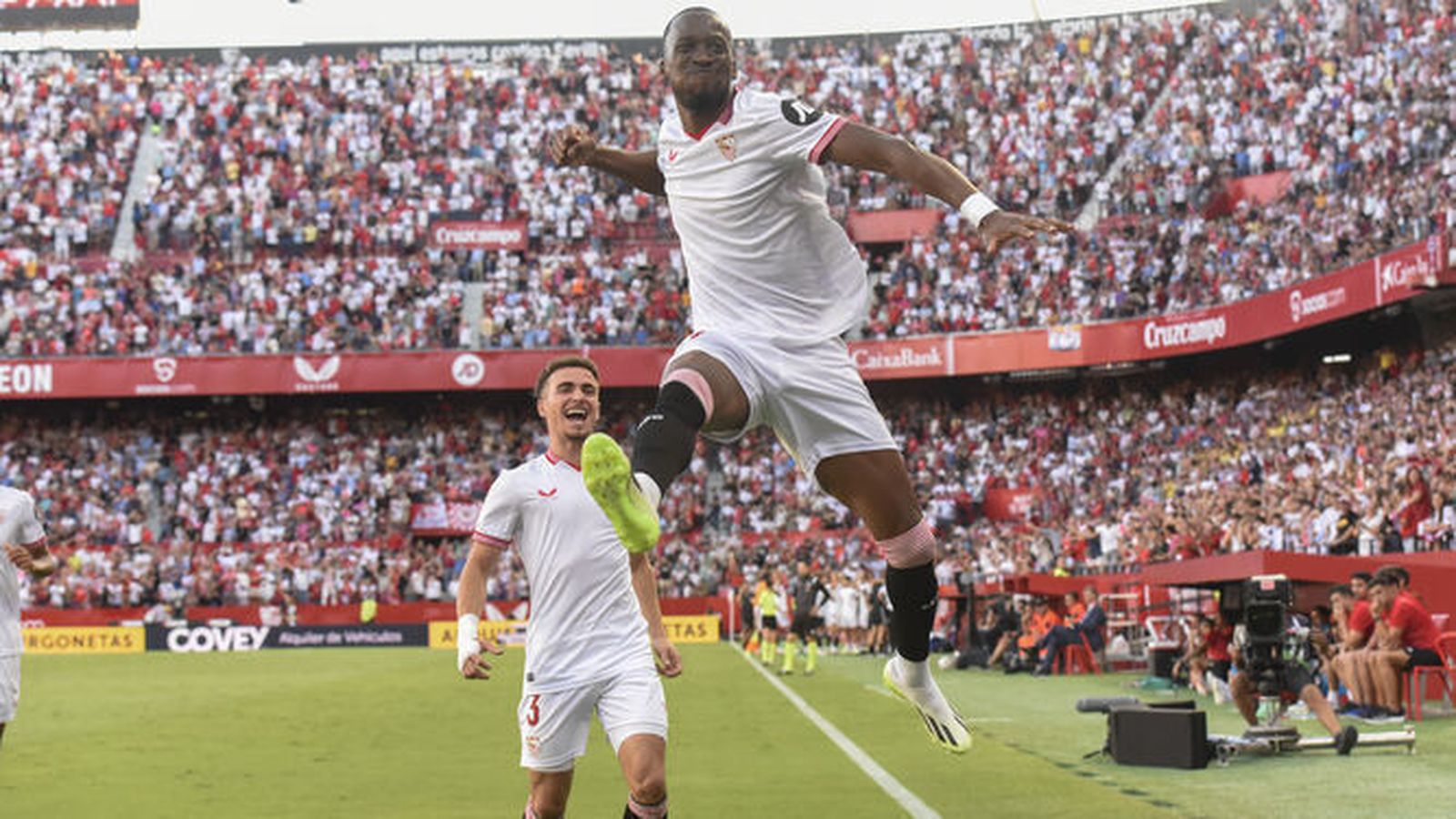 Lukébakio celebra con rabia el segundo gol sevillista.