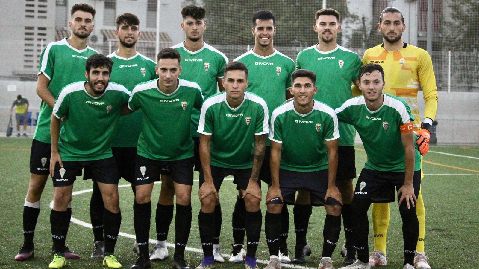 Formación inicial del Córdoba B durante un partido de pretemporada.