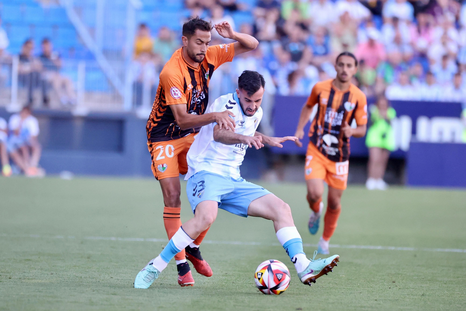 Puga pelea una pelota