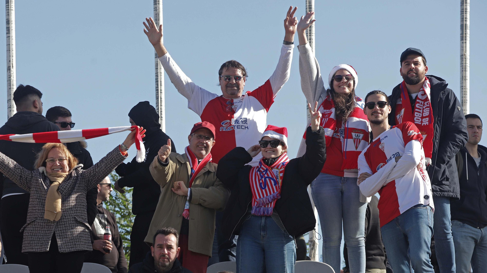 Fotos de la afición en el Nuevo Mirador